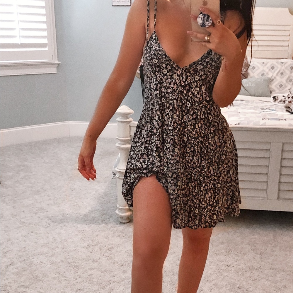 ⭐️Brandy Melville printed strapless dress⭐️